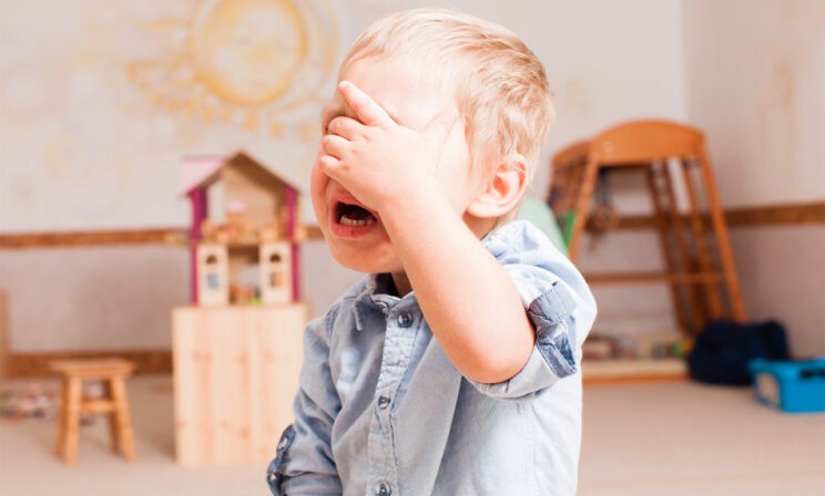 «В шкафу закрою», — пригрозила воспитатель. Что переживают дети в саду