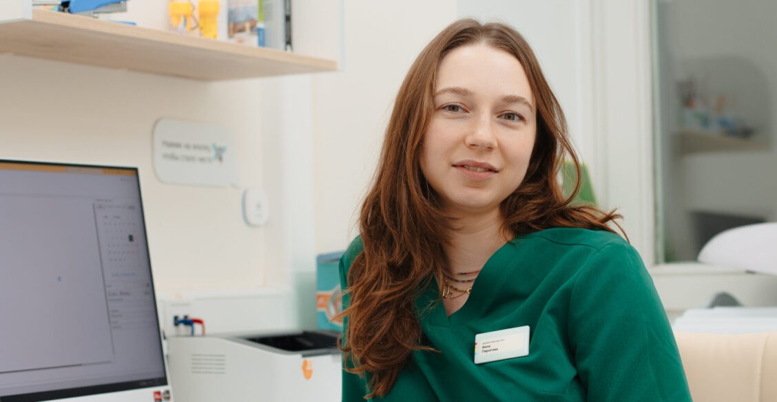 «Облысение от стресса, перхоть от мытья». Главные вопросы о волосах дерматологу-трихологу