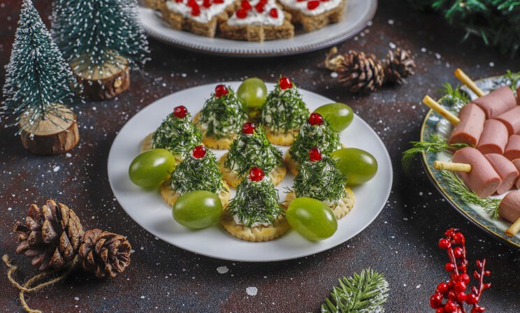 Курица в тесте, рыбная закуска и шоколадный торт. Новогодние рецепты от редакции «Правмира»