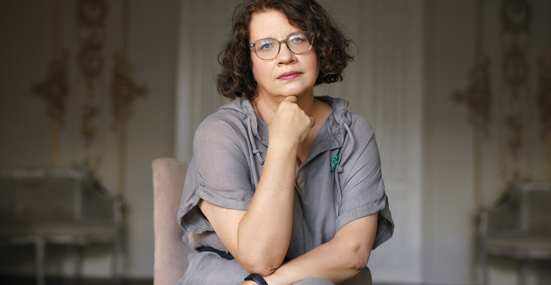 «Мама то балует, то вдруг возьмется за воспитание». Людмила Петрановская — о типах привязанности