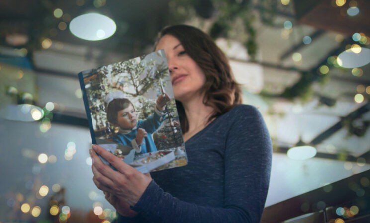 «И фонари светят ярче, и снег пушистее». Анна Савицкая — о новогодних чудесах