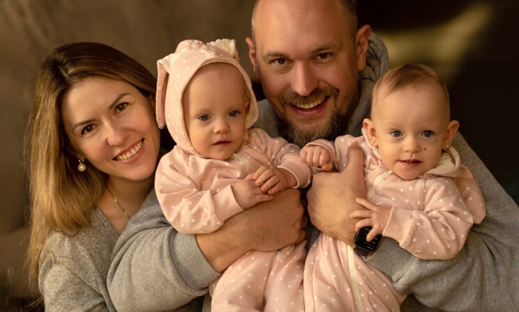 «Двойняшек вынесли сразу. Все, берем!» Это же не магазин — решили Мария и Дмитрий