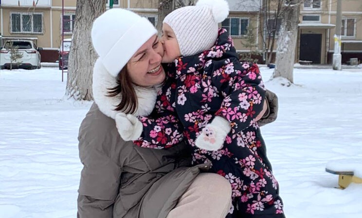 Ангелина провела в колонии два года и все это время не видела дочь. Адвокаты доказали самооборону