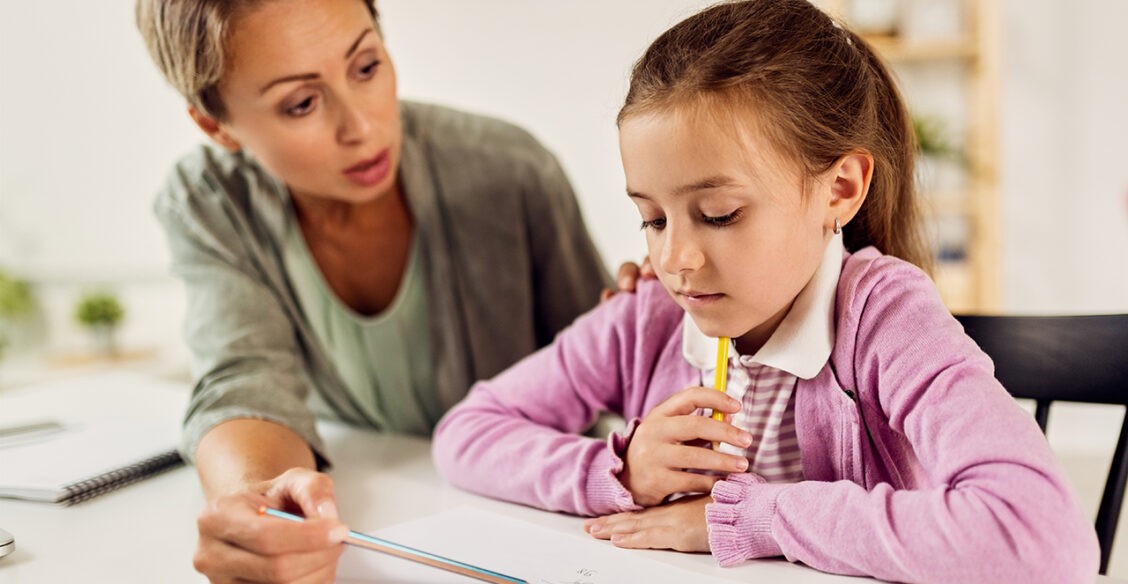 «Репетитора мы наняли уже в третьем классе». Истории родителей