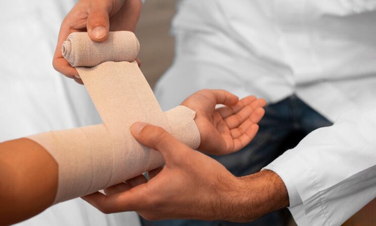 Ребенок сломал руку на уроке физкультуры. Может ли семья получить компенсацию?