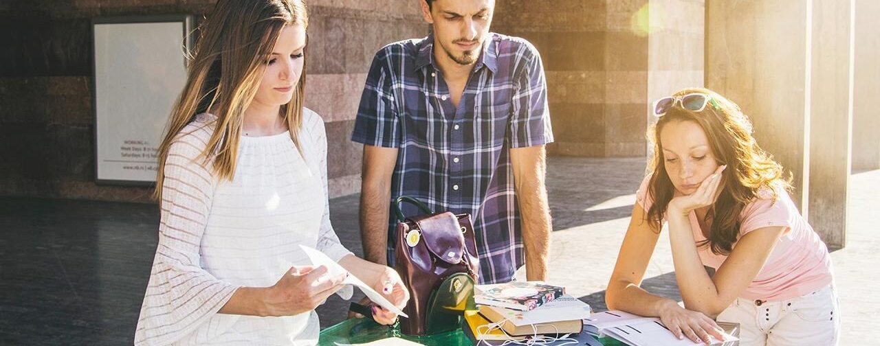 «Дети знают, что к школе я куплю только то, что могу себе позволить». Сколько стоит собрать ребенка в школу