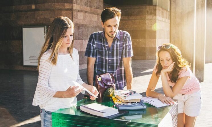 «Дети знают, что к школе я куплю только то, что могу себе позволить». Сколько стоит собрать ребенка в школу