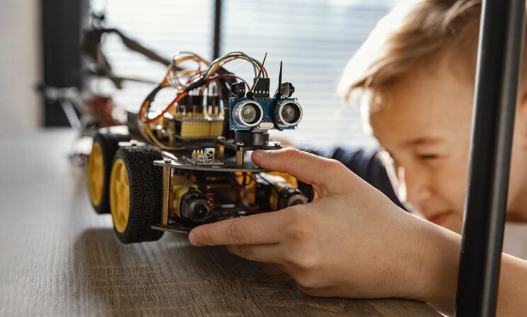 Через 10 лет многих профессий не станет. Чему научить детей?