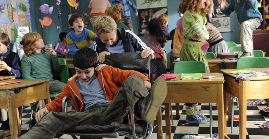 «Ставишь двойку за поведение, а ученику наплевать». Что будет, если вернуть эти оценки в школу