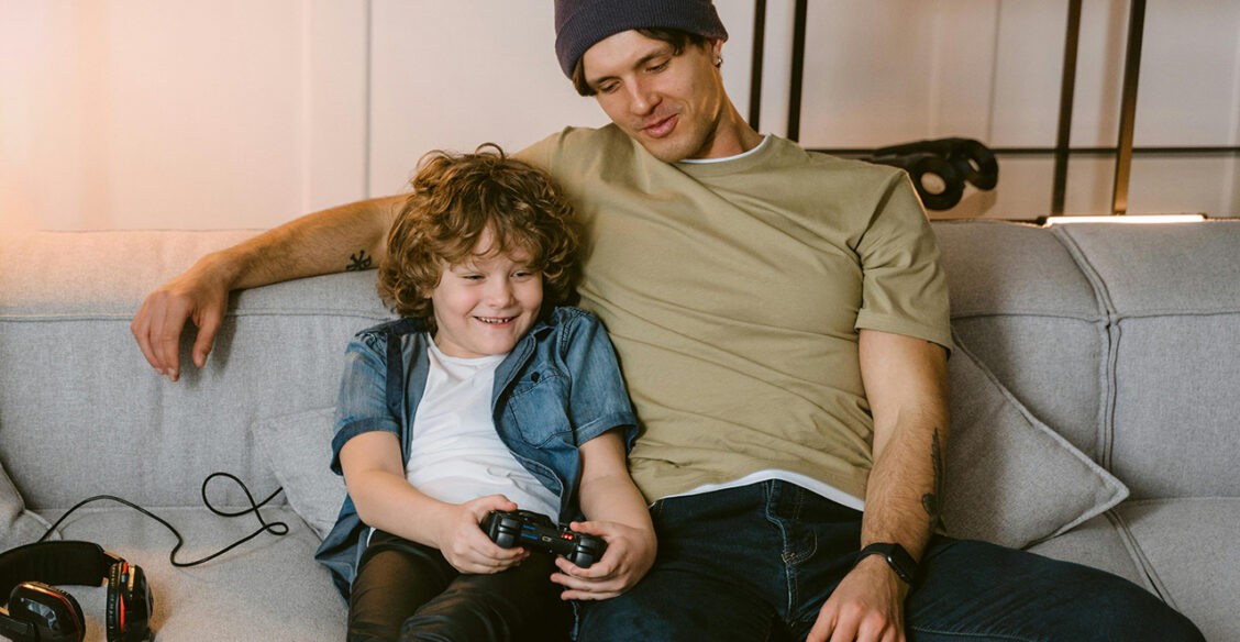 Три вида ложной дружбы с ребенком. Что важно не допускать родителям