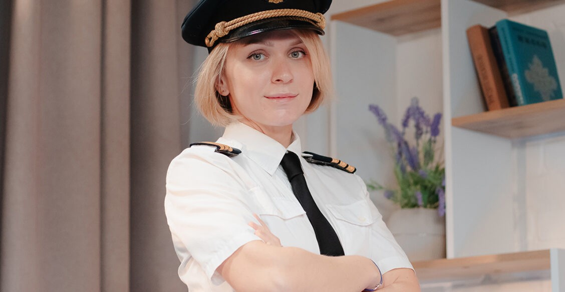 «Пассажиру привиделась бабушка и сказала, что самолет разобьется». Пилот Юлия Пакулина — о ситуациях на борту