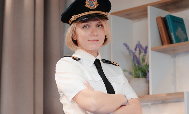 «Пассажиру привиделась бабушка и сказала, что самолет разобьется». Пилот Юлия Пакулина — о ситуациях на борту