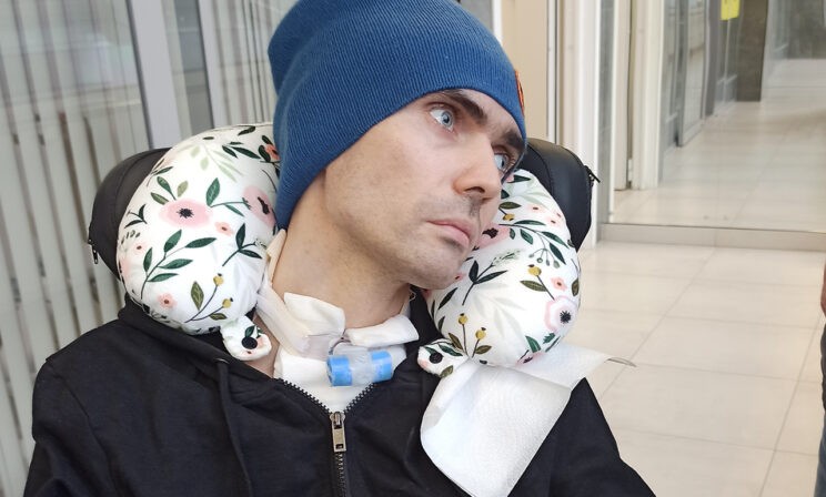 Артем упал в метро и ударился головой