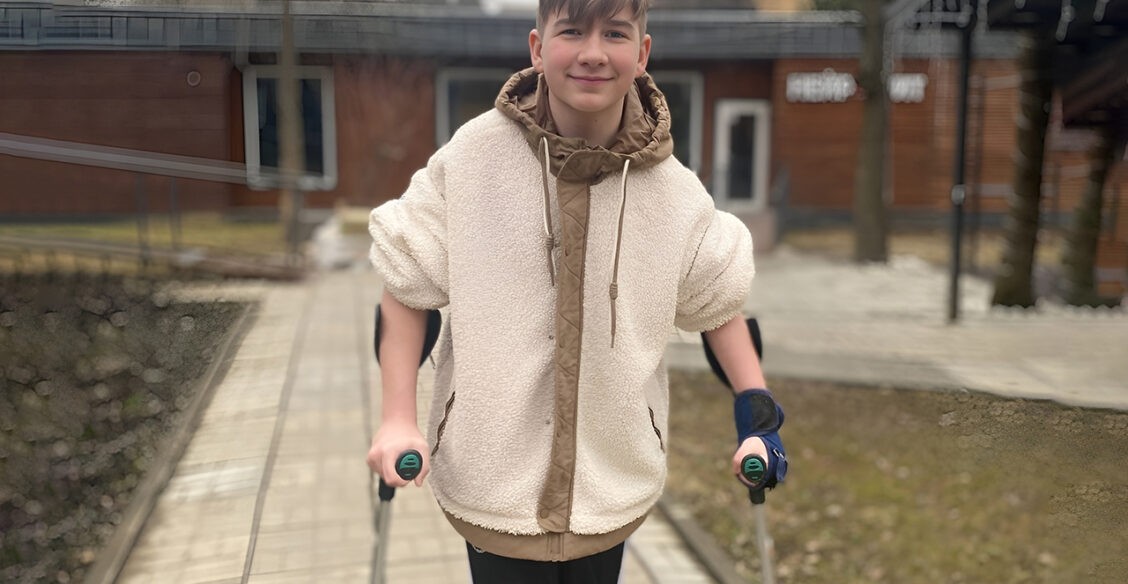 Рому сбила машина на большой скорости, и он впал в кому