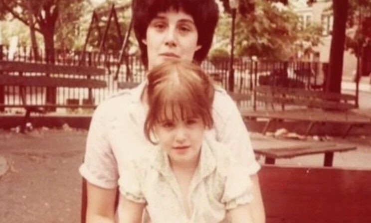 «Ели зубную пасту и бальзам для губ, пока родители искали дозу». Как бездомная девочка поступила в Гарвард