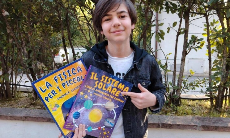Школьник пишет детские книги по астрономии, физике и химии