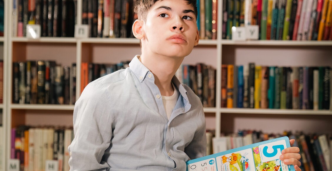 Милану мог помочь препарат, незарегистрированный в России. Как семья смогла его получить