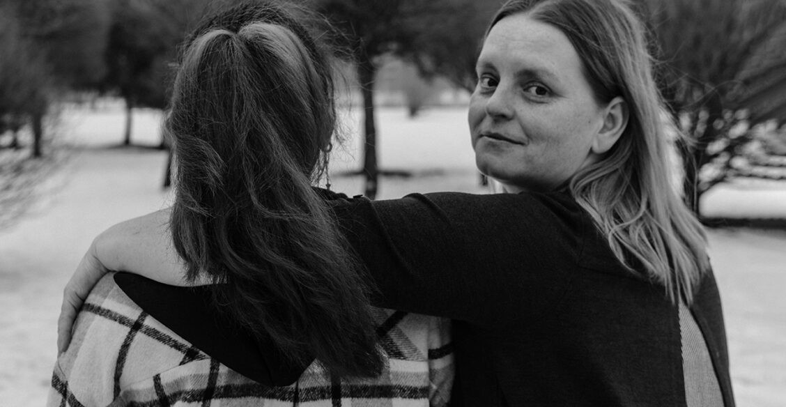 «Я удочерила девочку, но не выйду замуж до ее взросления». Ирина пережила насилие в детстве