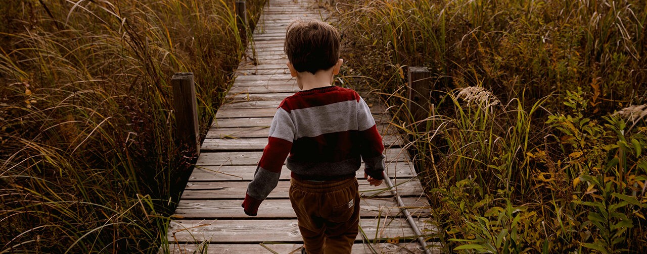 «Вышел из дома в папиных шлепанцах и исчез» — чем заканчиваются летние поиски пропавших детей