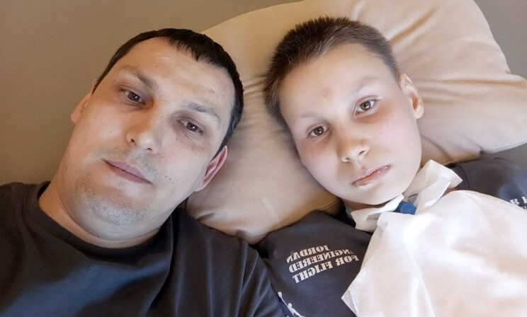 «Мы справимся, мы с сыном есть друг у друга». Александр потерял жену и борется за сына