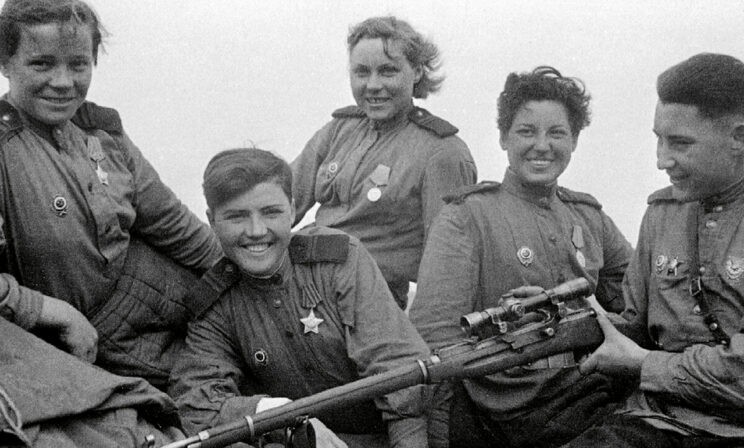 Лида выучилась на снайпера, чтобы попасть на фронт. Вдруг муж ранен и она отыщет его в госпитале?