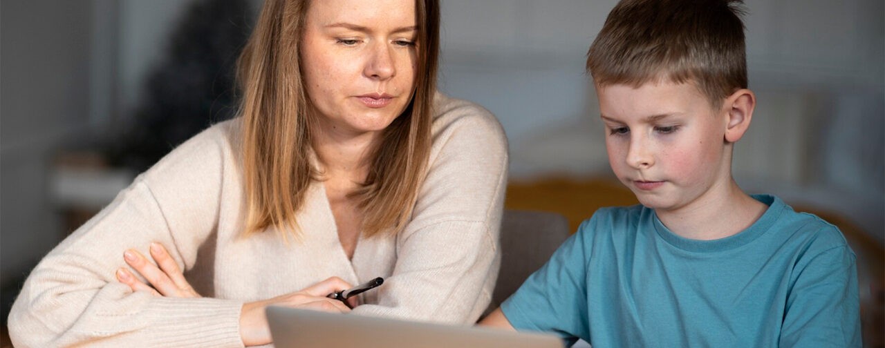 Сын садится за уроки только после скандала. Как мне перестать орать