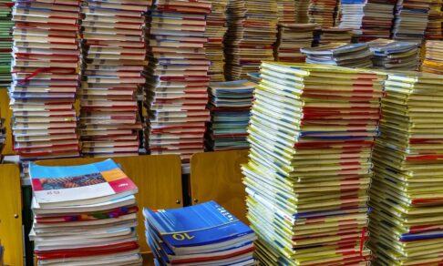 Единые школьные учебники по всем предметам создадут в течение трех лет