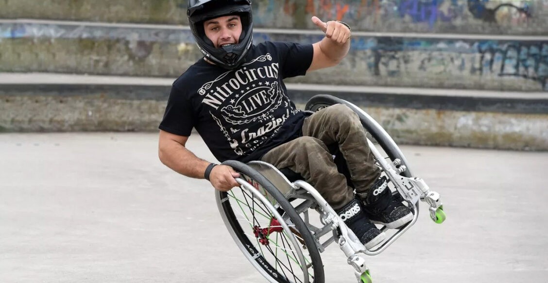 Сальто назад на инвалидной коляске. История гонщика и каскадера со spina bifida