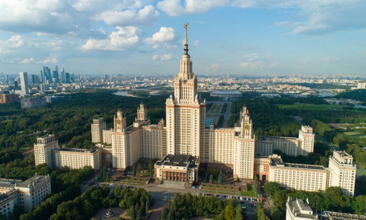 С 1 сентября вводится регулирование платных мест в вузах РФ