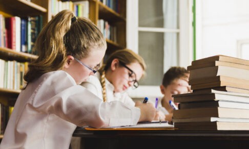 Российским школьникам увеличат число уроков истории