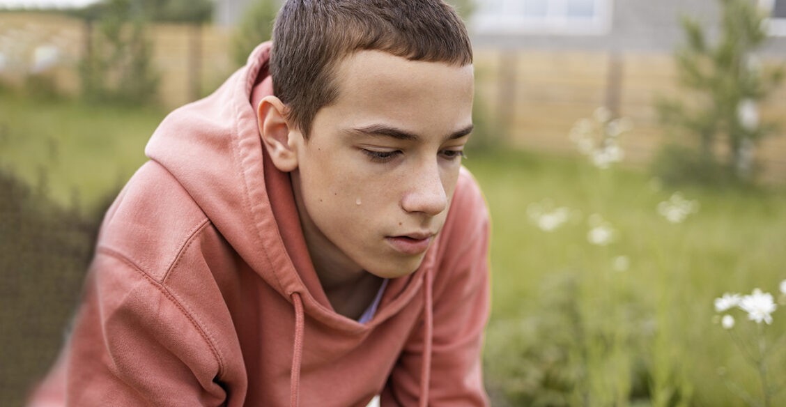 Сын отказывается ехать в лагерь без друга: «Я стану там изгоем». Но путевку уже не вернуть