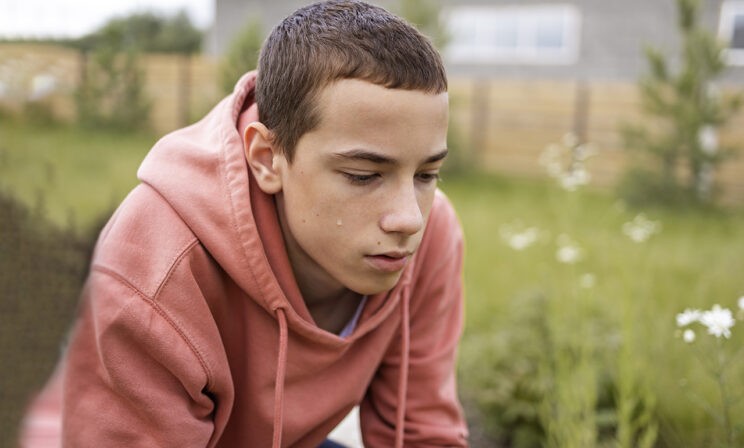 Сын отказывается ехать в лагерь без друга: «Я стану там изгоем». Но путевку уже не вернуть