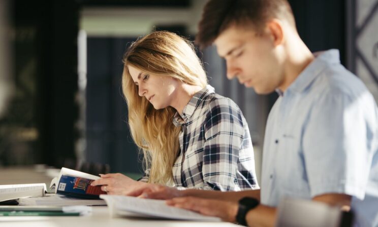 Абитуриентам-медикам и инженерам не надо будет сдавать иностранный язык