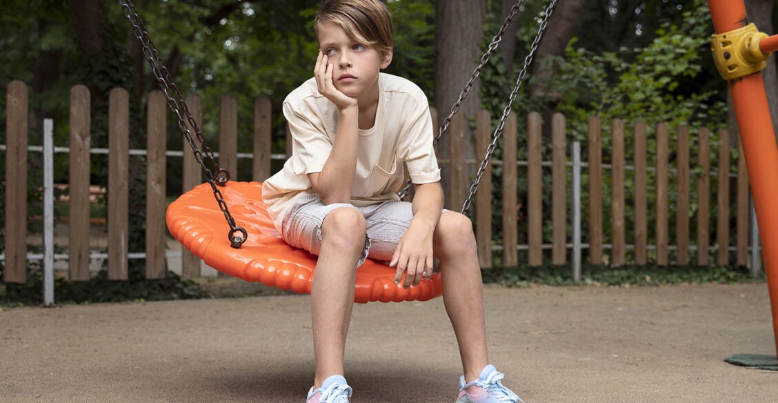 Подросток не хочет ехать на дачу. Можно ли ему остаться дома одному?