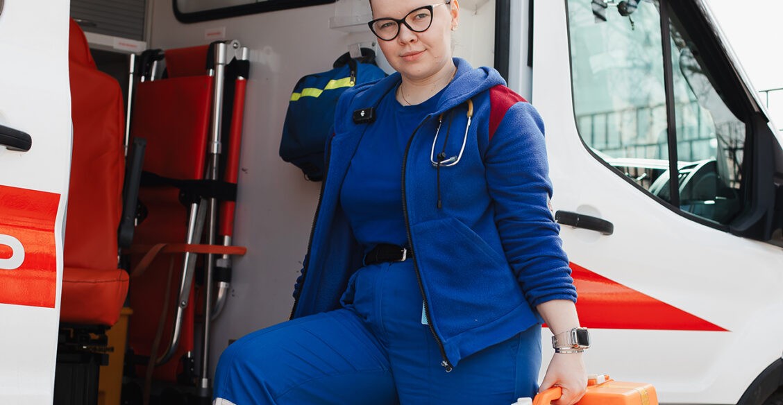 Входим в квартиру, а пациентка говорит: «Я уже родила». Истории от врача скорой помощи