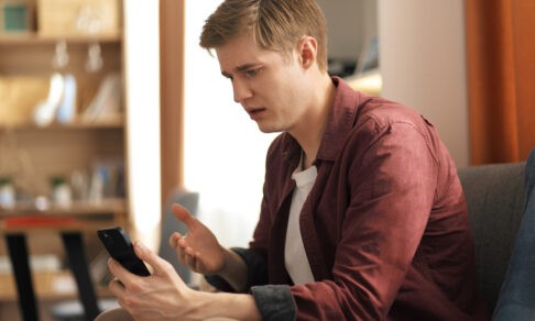 Forbes: операторов обяжут блокировать иностранные звонки на мобильные россиян