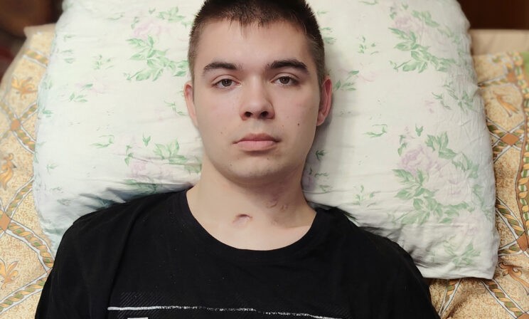 Кириллу хватило сил всплыть, но он сразу понял, что парализован