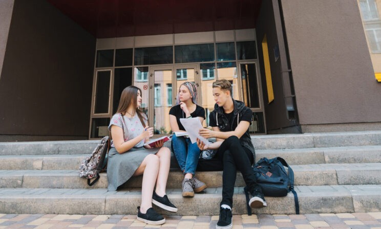 Ведущие вузы России подняли цены на обучение