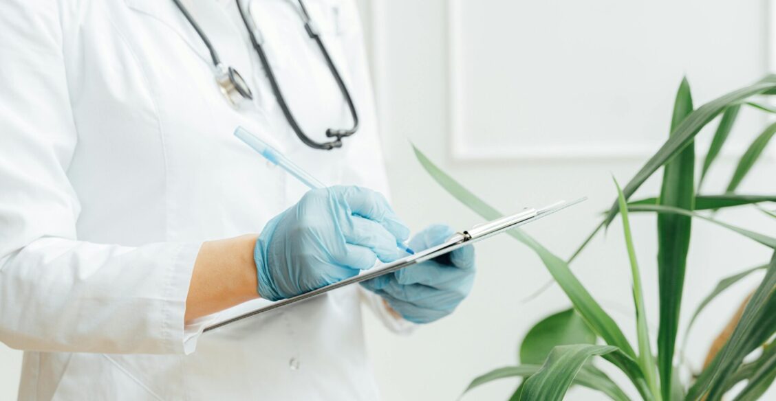 В Думе предлагают уравнять зарплаты медработников во всех регионах