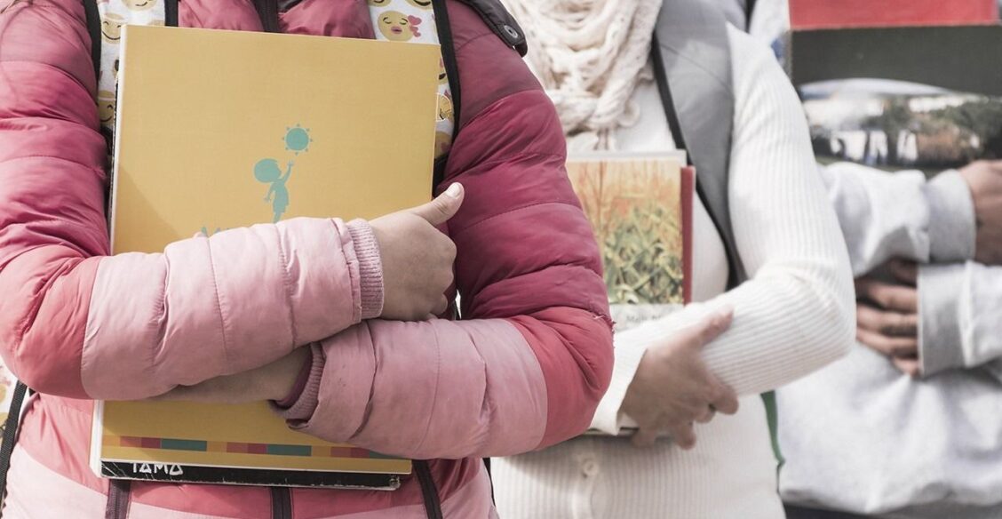 В Госдуме предложили отменить бесплатное обучение детей мигрантов