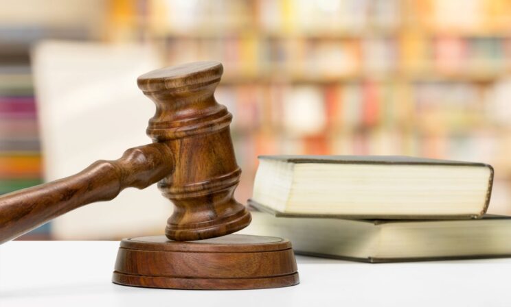 Учительница в Подмосковье отсудила 30 тысяч рублей у обматерившего ее школьника