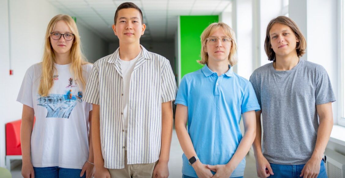 Школьники из Москвы завоевали три медали на Международной олимпиаде по биологии