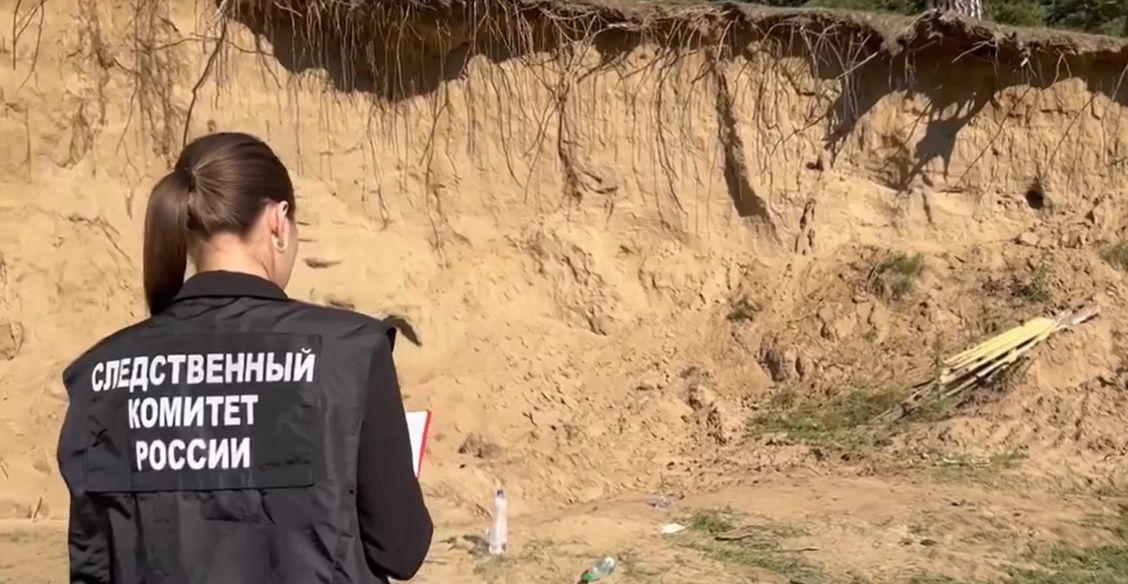 В Забайкалье двоих детей засыпало песком во время игр в карьере