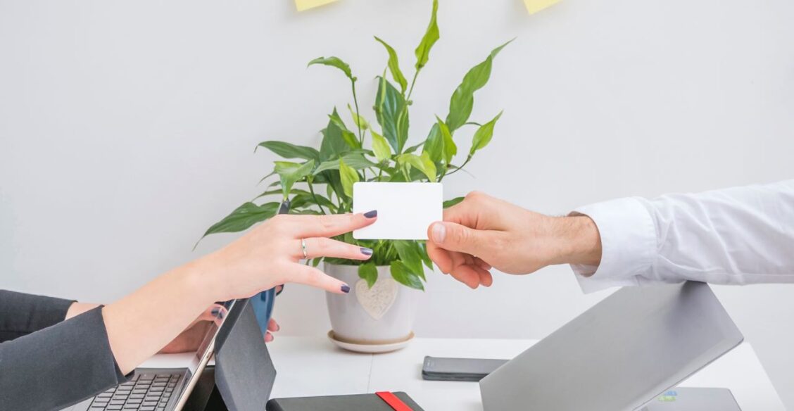 Выпускницу, набравшую 400 баллов на ЕГЭ, пригласили разрабатывать госмессенджер