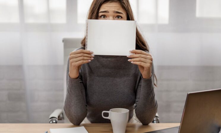 Из-за нейросетей на 32% сократилось число вакансий для выпускников и стажеров