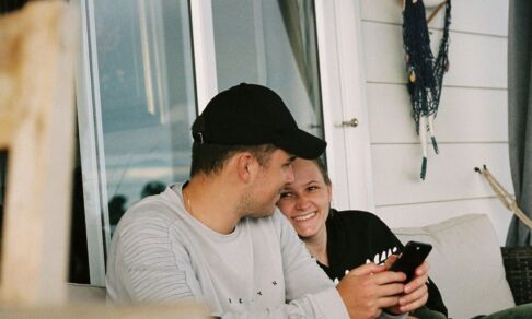 Новый мировой тренд: пары обмениваются геолокацией в качестве знака доверия