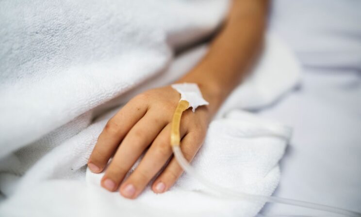 Двухлетний мальчик, пострадавший при нападении в Шереметьево, вышел из комы