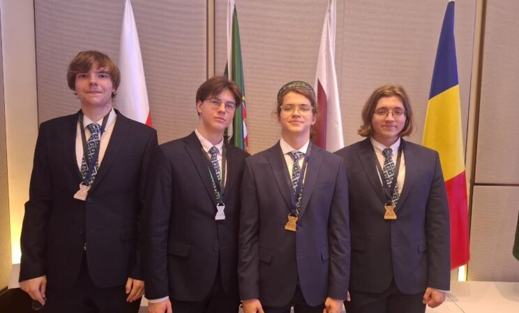 Российские школьники завоевали золотые медали на Международной олимпиаде по химии