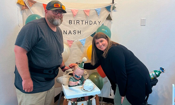 Самый недоношенный младенец в мире отпраздновал первый день рождения