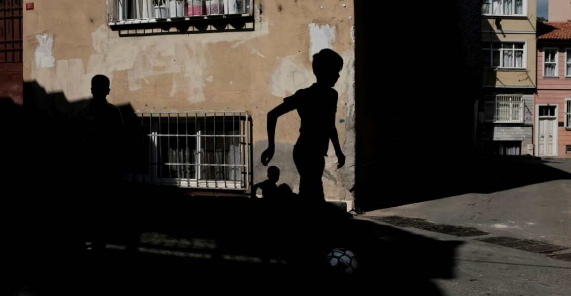 В России впервые за шесть лет выросло число детей, не посещающих школу